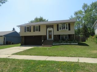 1608 Walker Ave, Streamwood, IL 60107