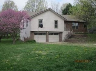 605 S Race St, Spring Hill, KS 66083