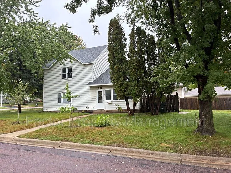 4 bed, 2.0 bath, 1700 sqft, $1,750 — Photo 1