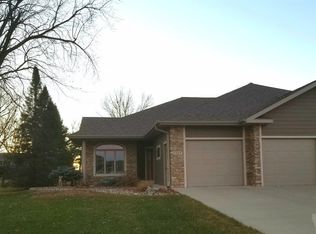 1327 Willow St, Hull, IA 51239