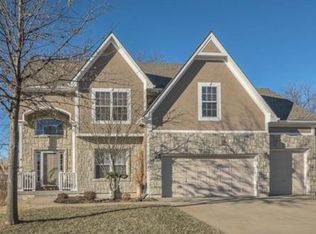 1333 NE Tara Cir, Blue Springs, MO 64014