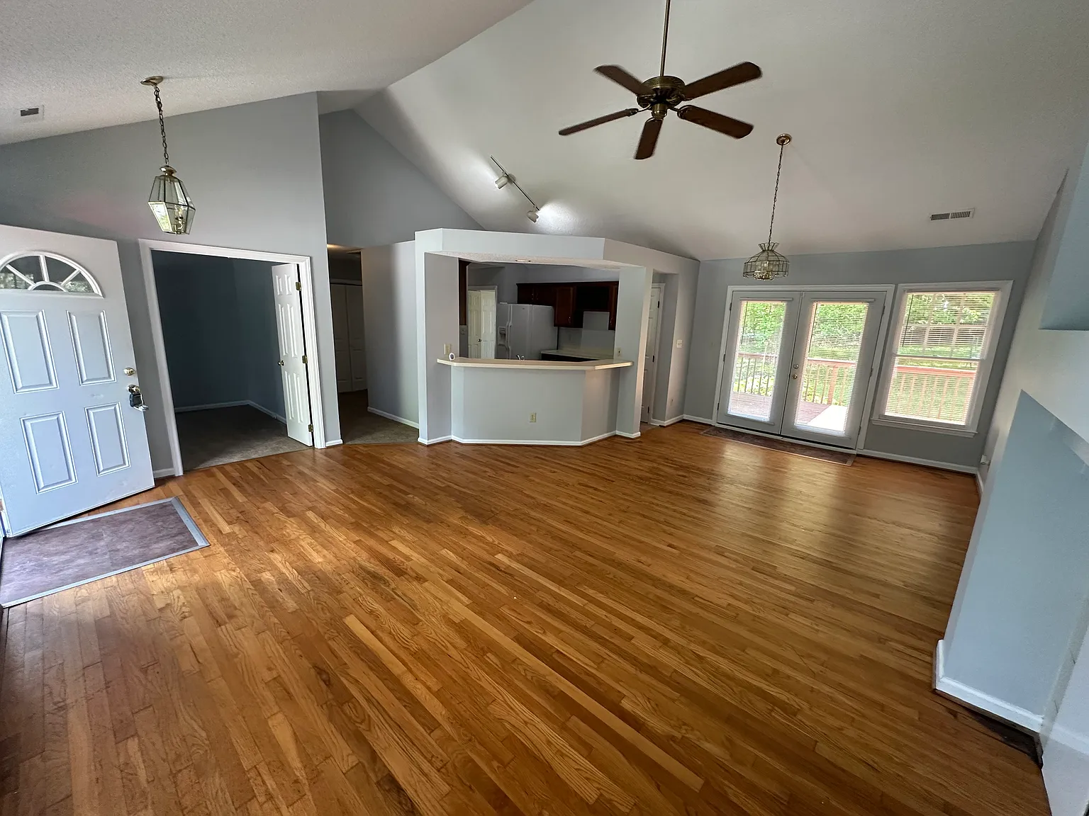 3 bed, 1536 sqft, $1,995 — Photo 2