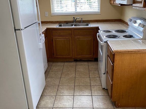 4th image of 154 S Hazel Ct #1