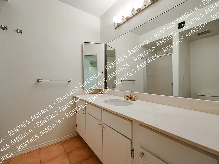 6626 N Majorca Ln W — Photo 7