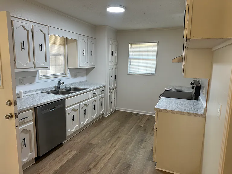 85 Smithfield Dr — Photo 2