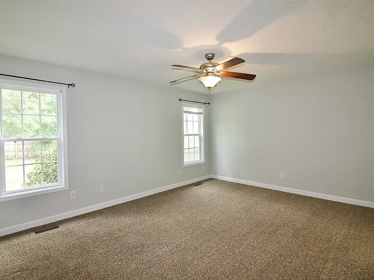 129 Lori Ln — Photo 31
