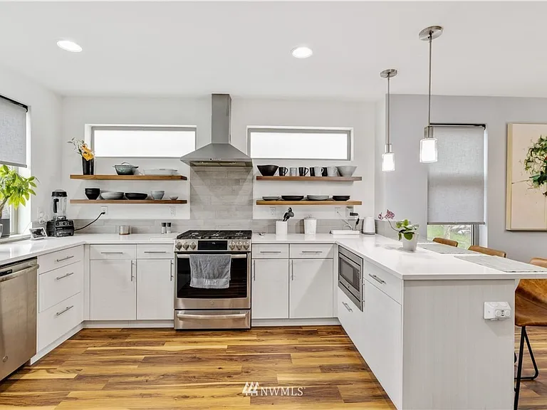 5206 Delridge Way SW #E — Photo 11