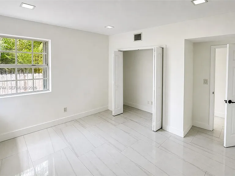 516 La Villa Dr — Photo 11