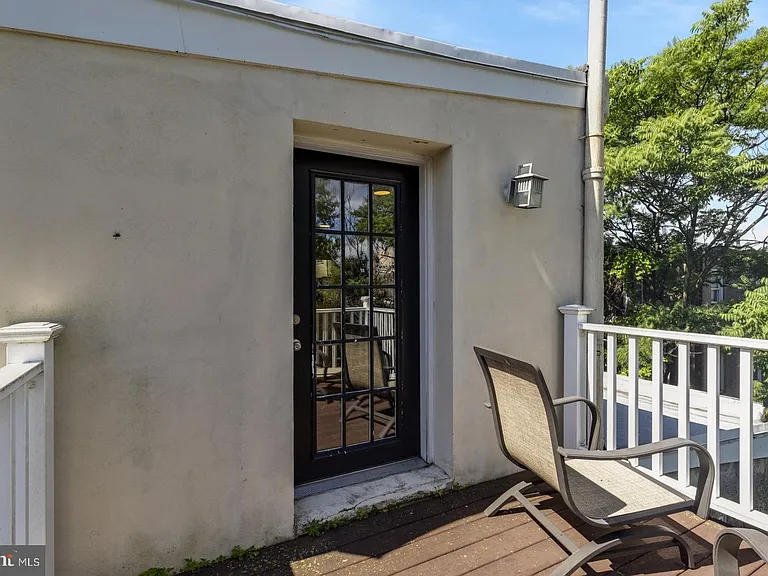 1933 Parrish St — Photo 28