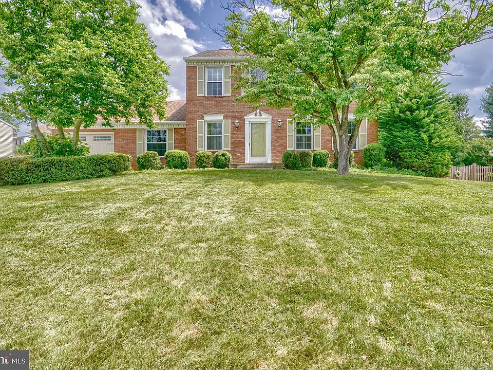 1st image of 208 Regent Dr