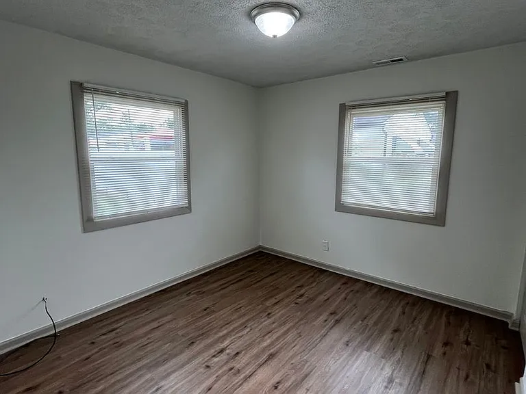 2083 Penrose Dr — Photo 11