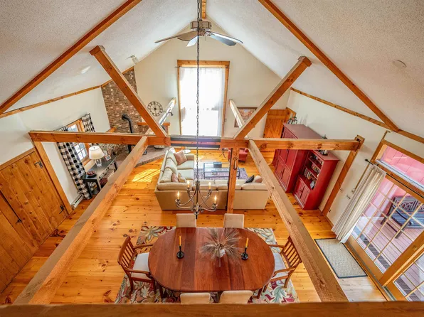 60 Pingree Lane, Hartford, VT 05059