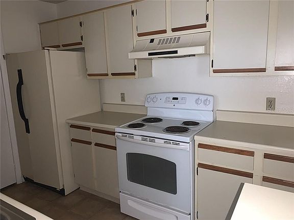 2nd image of 4225 Thornbriar Ln APT 107