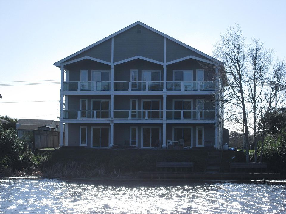 2nd image of 978 Point Brown Ave SE