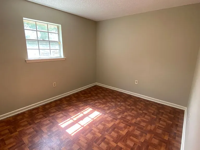 1006 E Hazel St — Photo 12