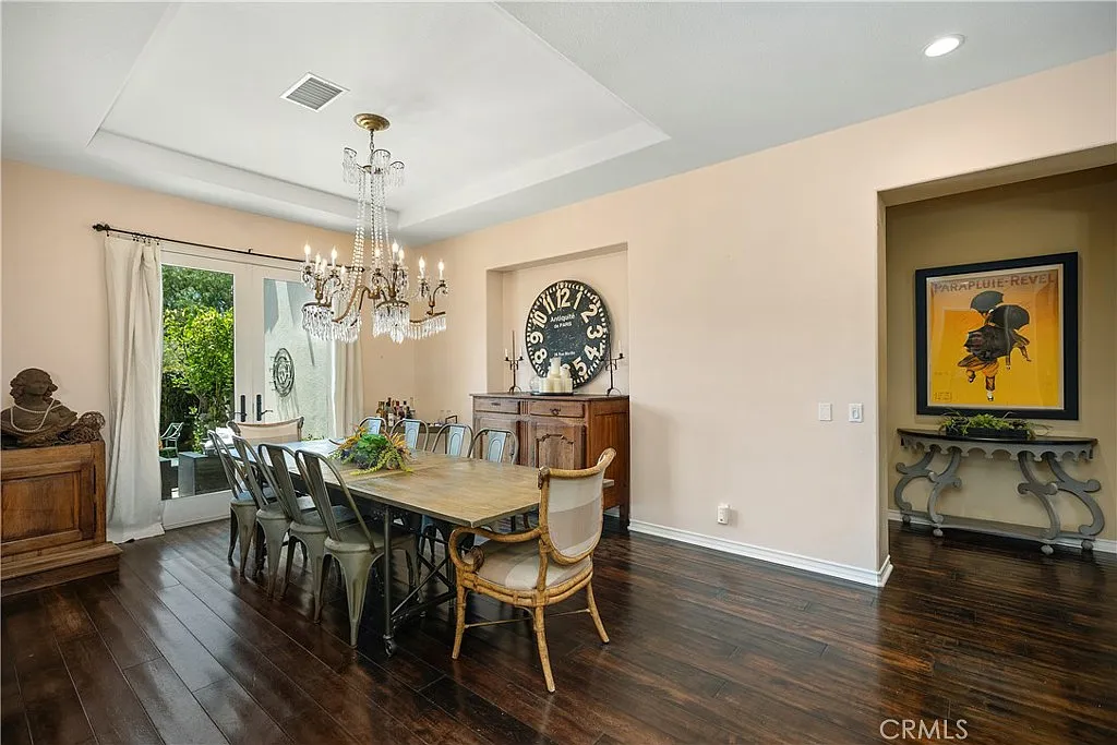 4 bed, 4.5 bath, 4280 sqft, $9,000 — Photo 3
