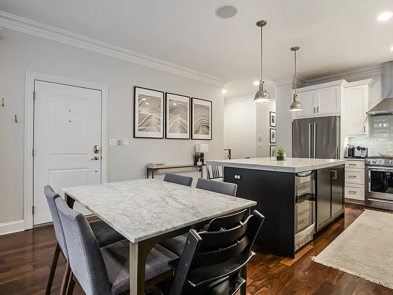 1507 W Cortez St #102 — Photo 4
