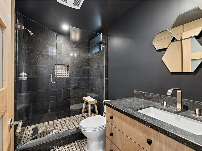 2629 Victoria Dr — Photo 30