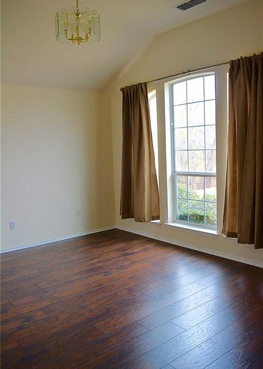 1st image of 2020 Lennox Ln