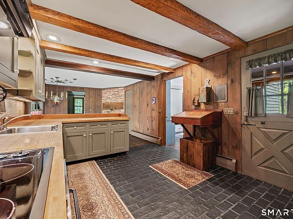 3rd image of 51 Evergreen Lane
