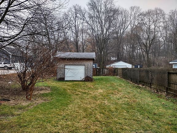 4th image of 105 S Red Bud Trl