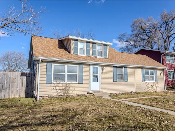 809 E Benton St, Winterset, IA 50273