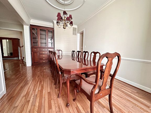 5th image of 307 Creek Valley Ln