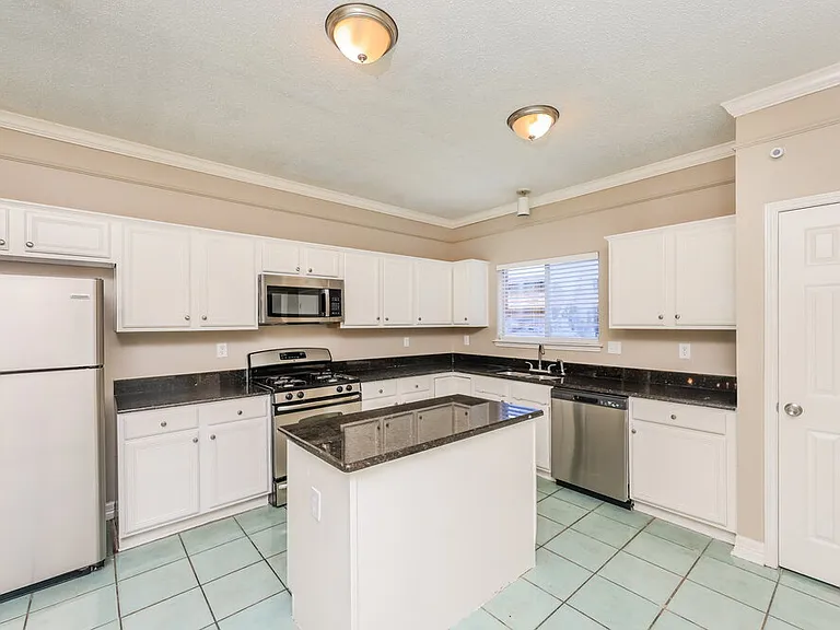 1225 Paul Dr — Photo 9
