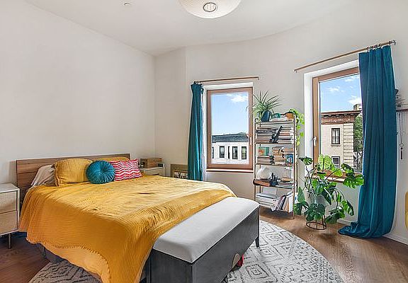 4th image of 583 Lincoln Pl #3