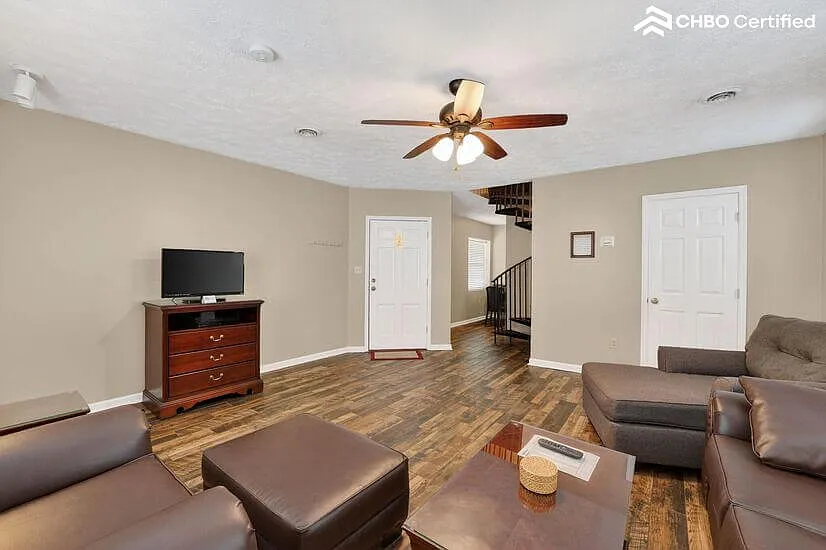 1332 W Andrew Johnson Hwy #9