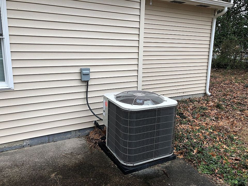 2nd image of 105 Colony Rd