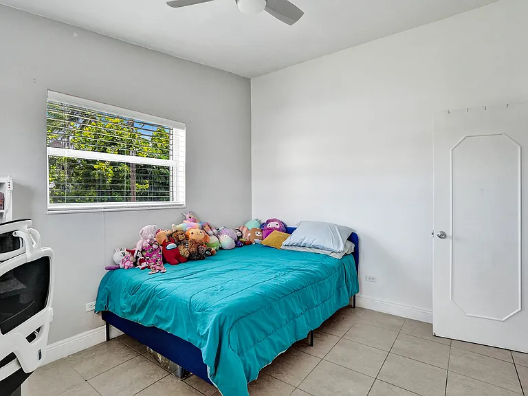 6601 SW 5th St — Photo 10