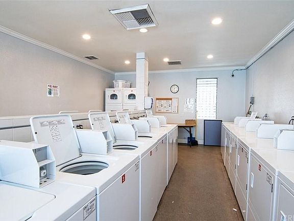 5th image of 18645 Hatteras St Unit 212