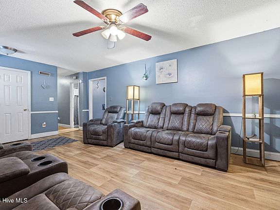 4th image of 11620 Mistletoe Drive