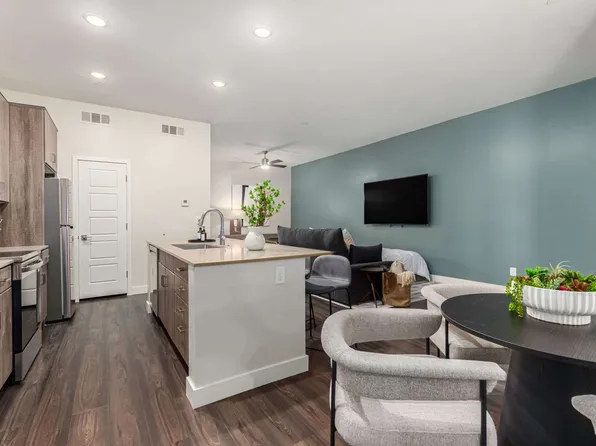 Pinnacle Vista Condominiums