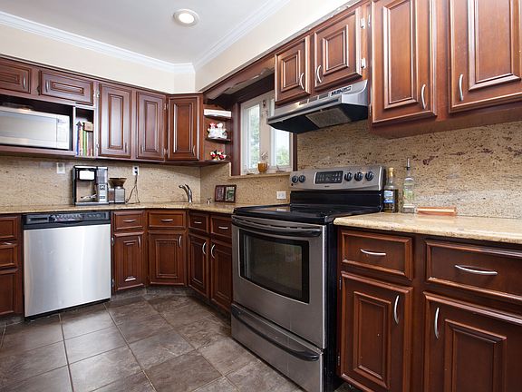3rd image of 1661 Midland Dr