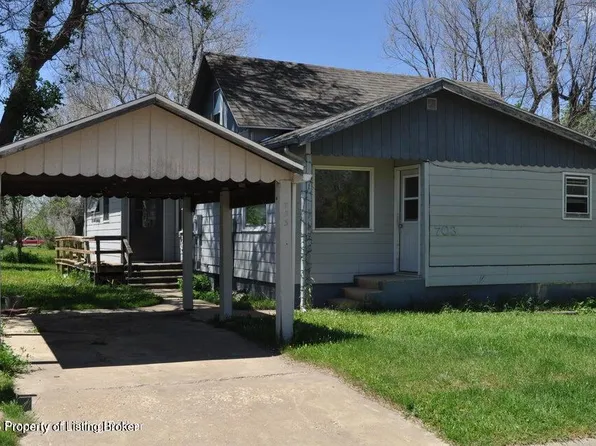 703 1st Ave E, Lemmon, SD 57638