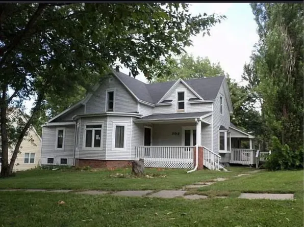702 N 5th St, Seward, NE 68434