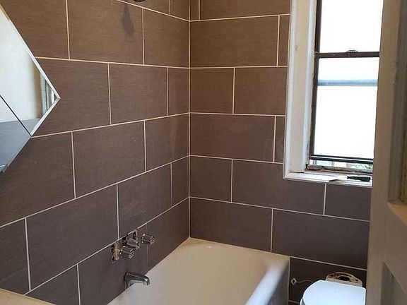 5th image of 991 Carroll St APT C5