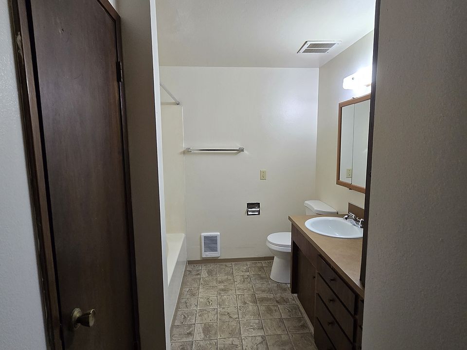 1st image of 1024 Prospect Ave NE #8