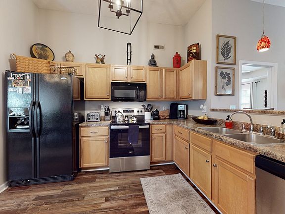 4th image of 2931 Cliffside Dr