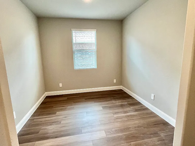 1409 Winters Way — Photo 6