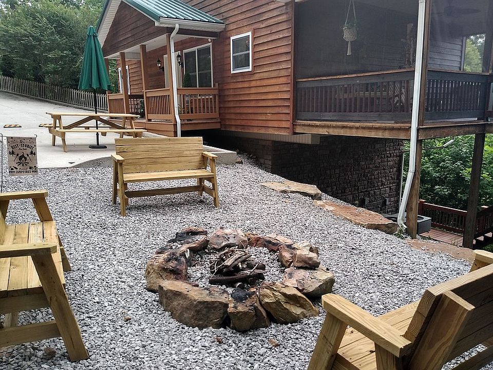 another view of the firepit 