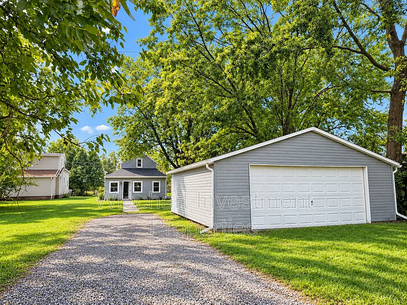 3 bed, 1.0 bath, $1,850 — Photo 2