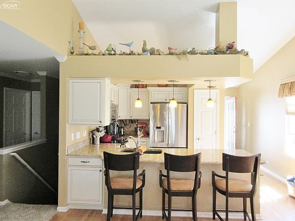 5th image of 9082 Luea Ln
