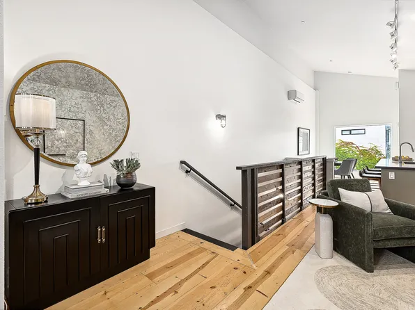 203 Madrona Way NE Unit F-4, Bainbridge Island, WA 98110