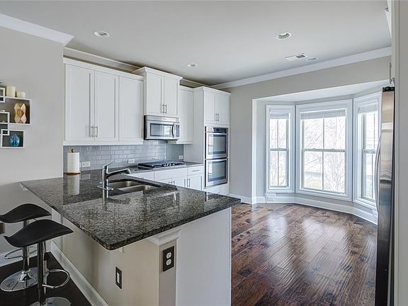 4th image of 8010 Willoughby Ct