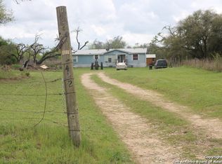 422 County Road 404, Floresville, TX 78114