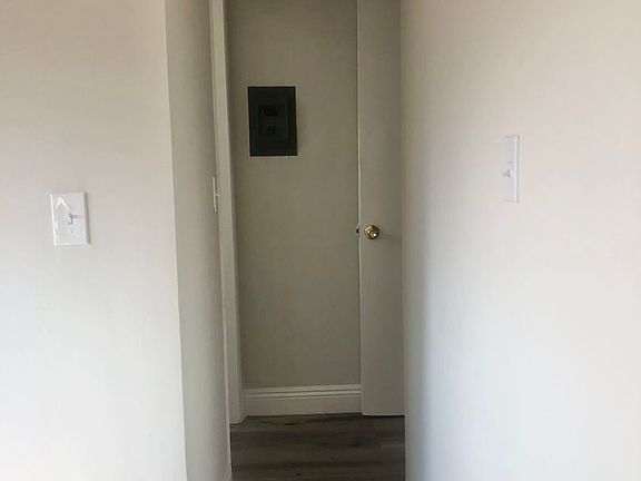 3rd image of 829 S Bonnie Brae St #6