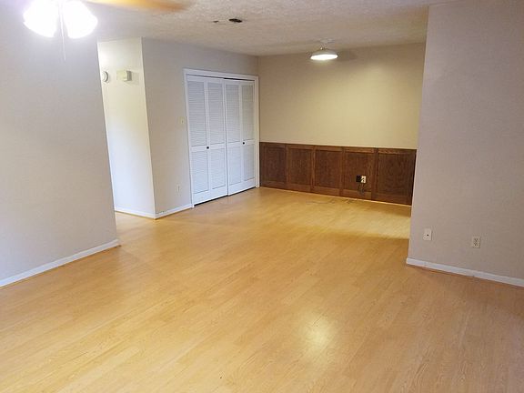 3rd image of 412-414 Brentwood Dr E